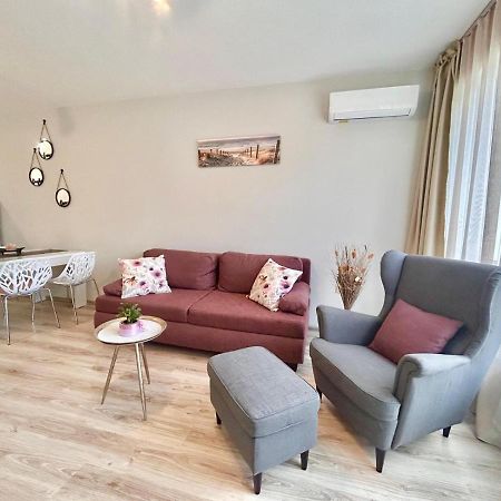 Blue Lagoon Seafront Apartments Варна Екстериор снимка