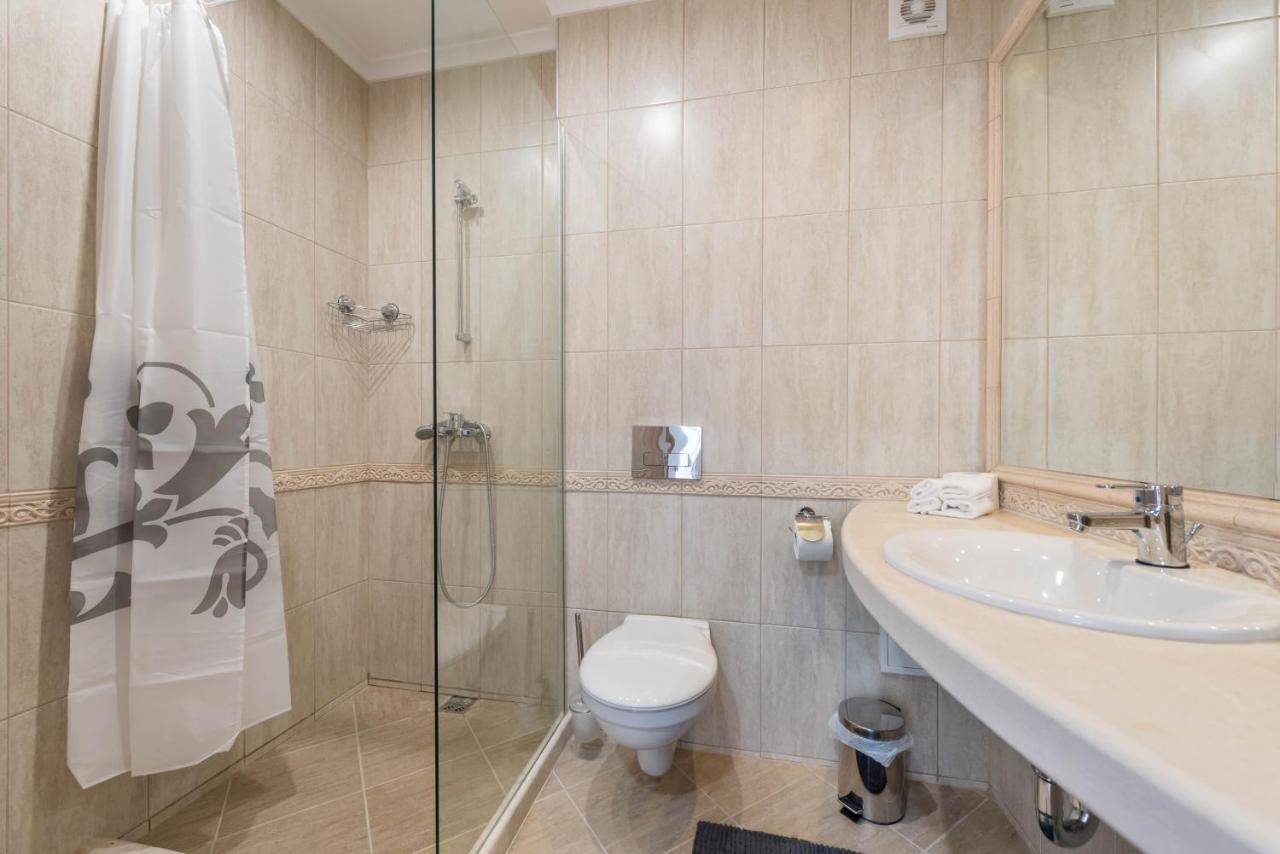 Blue Lagoon Seafront Apartments Варна Екстериор снимка