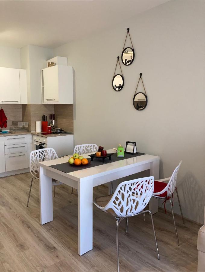 Blue Lagoon Seafront Apartments Варна Екстериор снимка