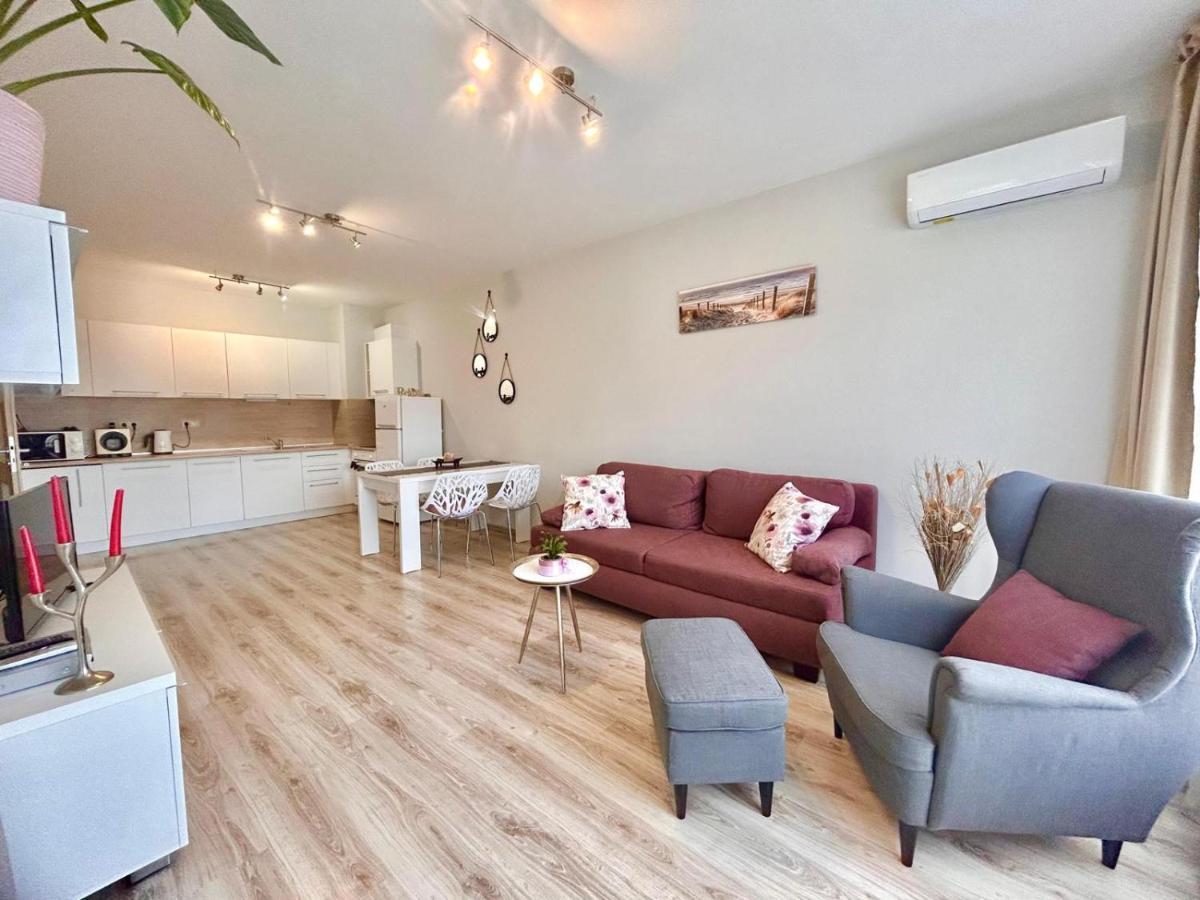 Blue Lagoon Seafront Apartments Варна Екстериор снимка