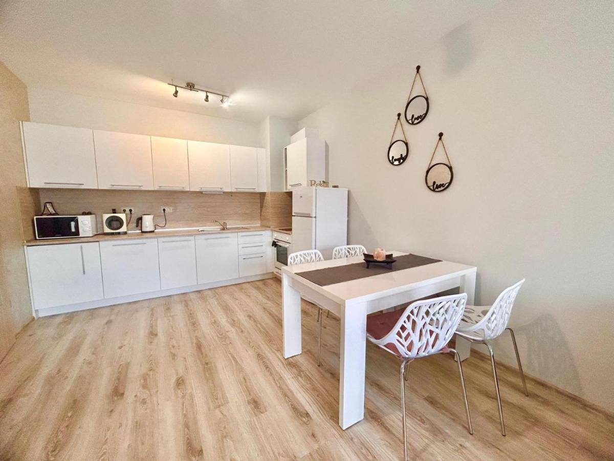 Blue Lagoon Seafront Apartments Варна Екстериор снимка